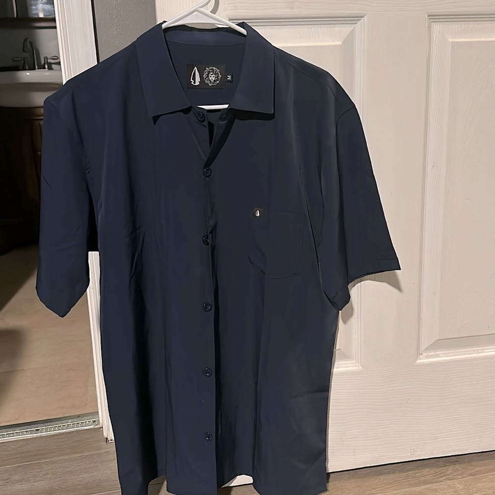 Tachuntfish button down. Like new